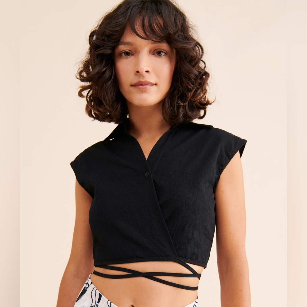 Ghospell tie crop top
